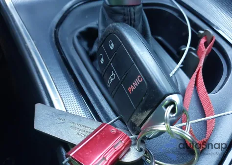 2016 Dodge Challenger 392 Hemi Scat Pack Shaker z USA, uszkodzony, nr VIN 2C3CDZFJ1GH148285